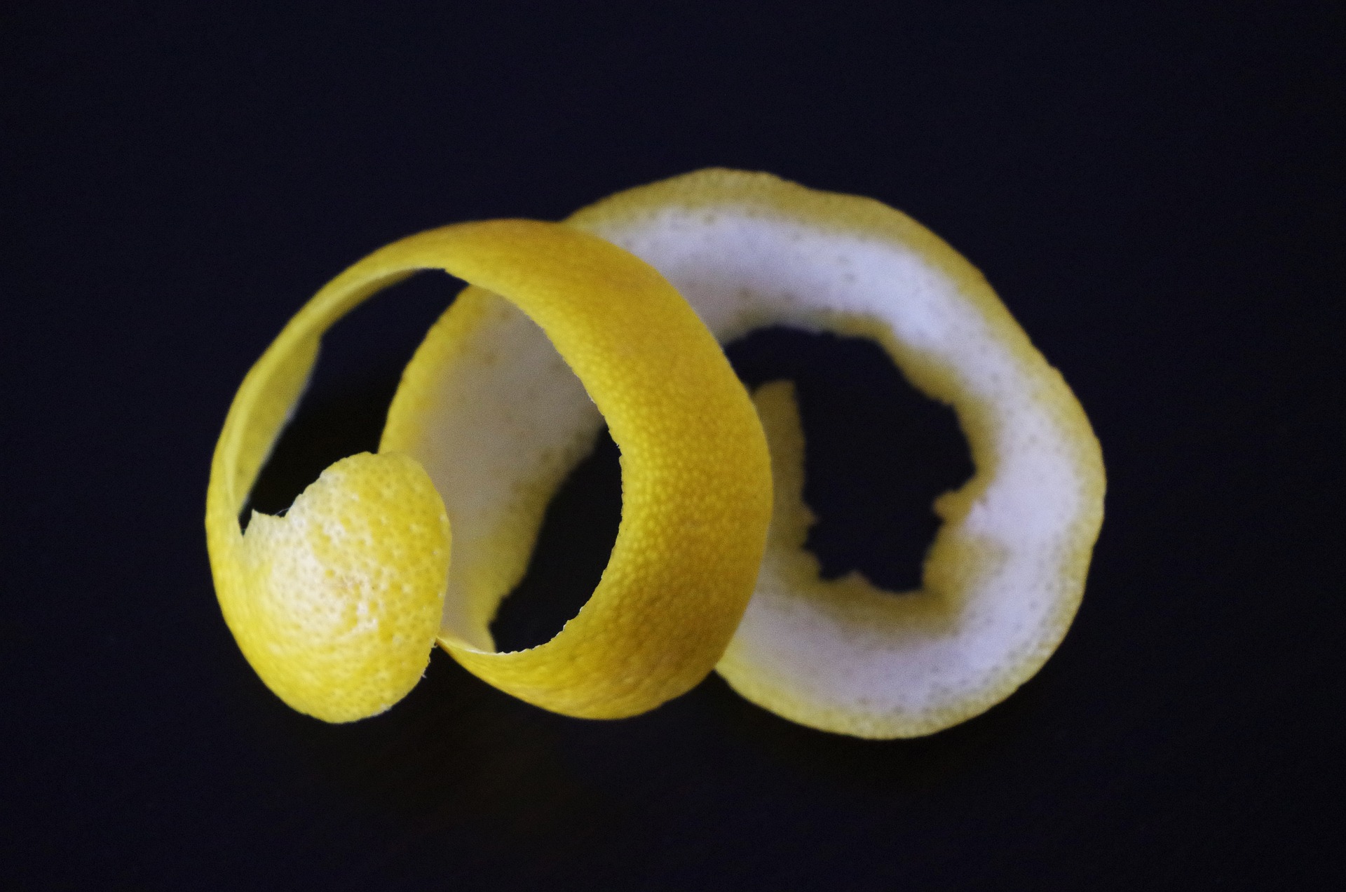 lemon peel in spiral shape