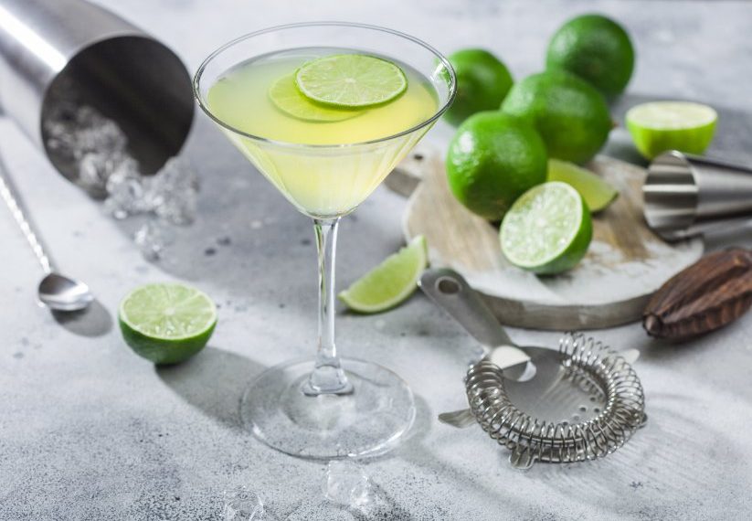 alcoholic drink with lime