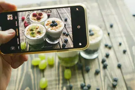 smartphone yogurt parfait photo
